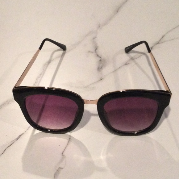 Set of two cats eye sunglasses, one tortoise, one black. - Picture 2 of 4